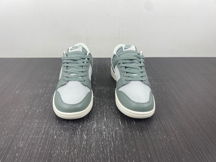 Nike Dunk Low “Mica Green” DV7212-300