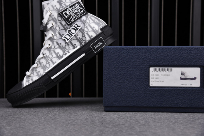 DR B23 OBLIQUE HIGH TOP SNEAKER