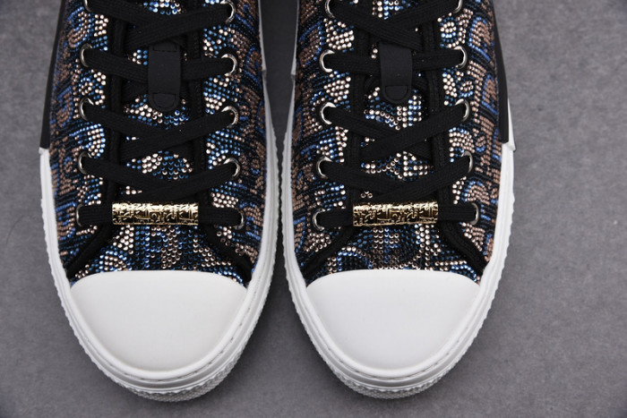 DR B23 OBLIQUE LOW TOP SNEAKER