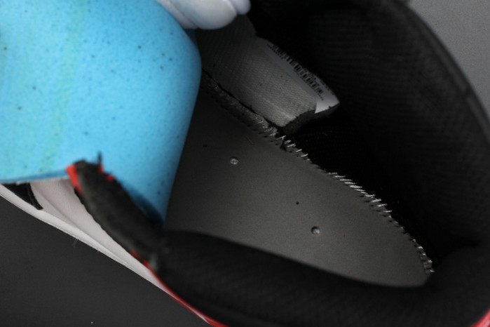 AIR JORDAN 1 High OG “Black Toe” white/ black-varsity red mens 555088-125