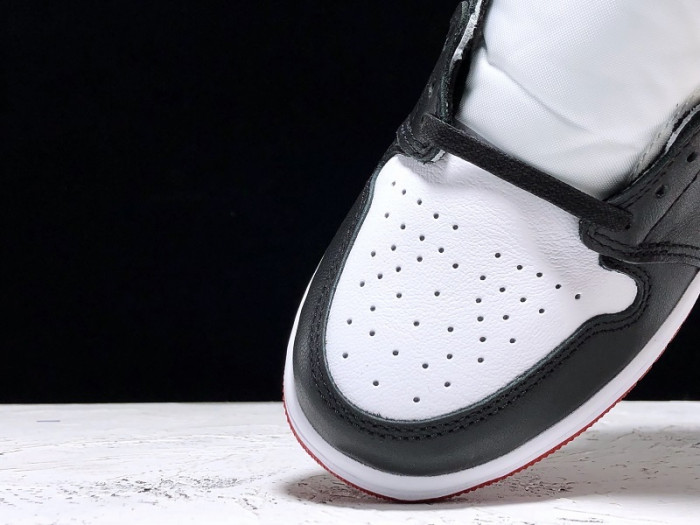 Jordan 1 Retro High Satin Black Toe - CD0461-016