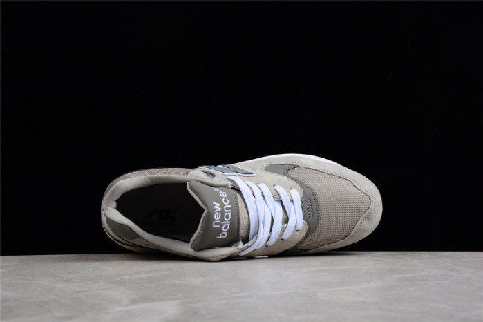 new Ba1an*e ml999mg mid grey