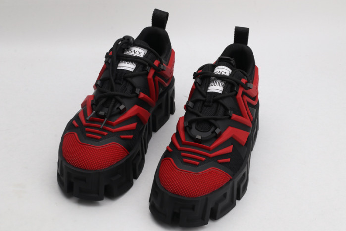 VERSA CHAIN REACTION SNEAKERS