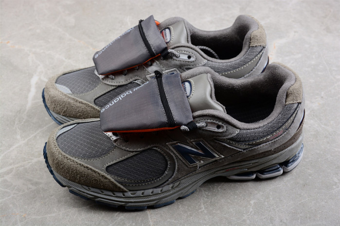 new Ba1an*e 2002r grey brown pouch - m2002rva